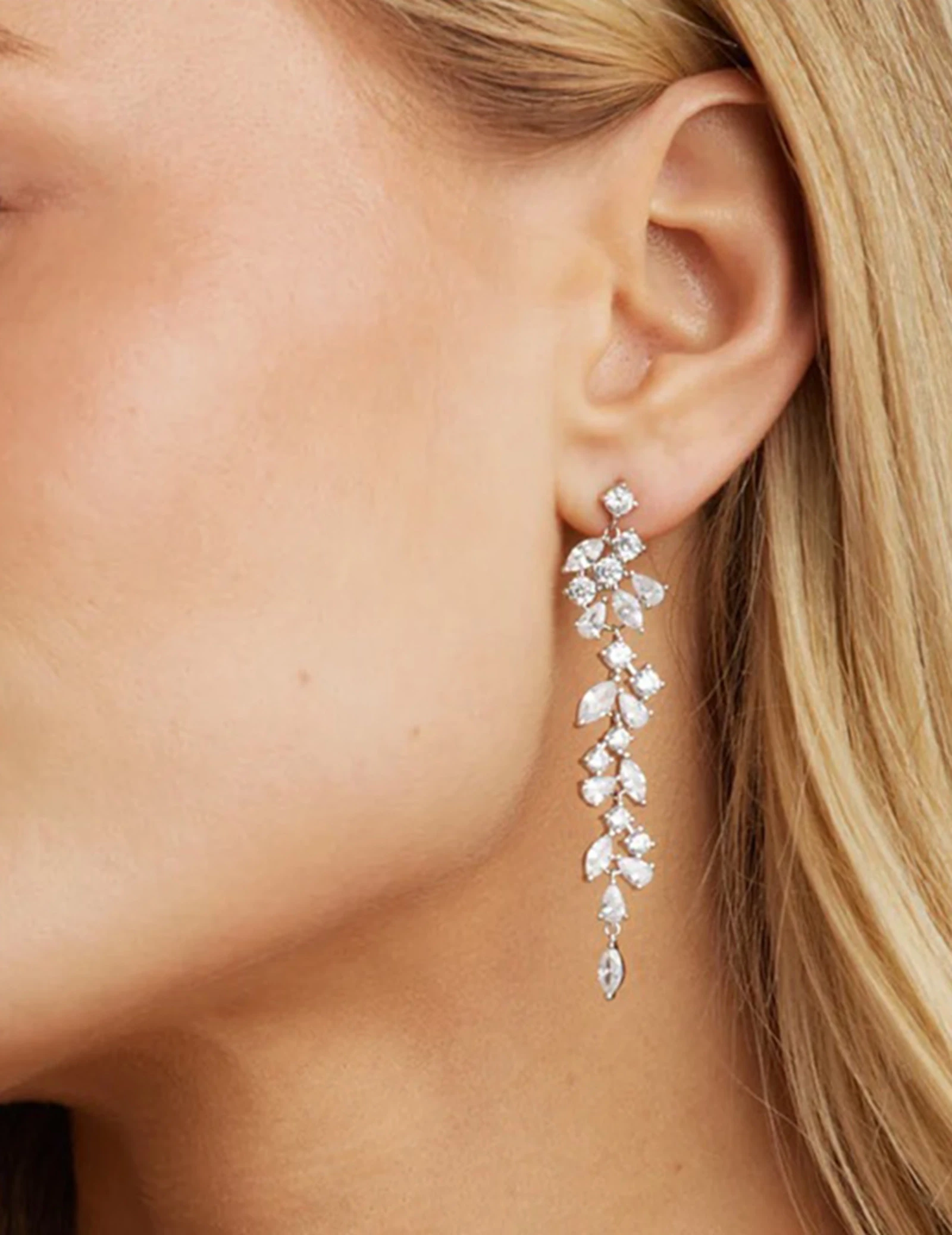 Model wearing a Linen Jolie Jewelry