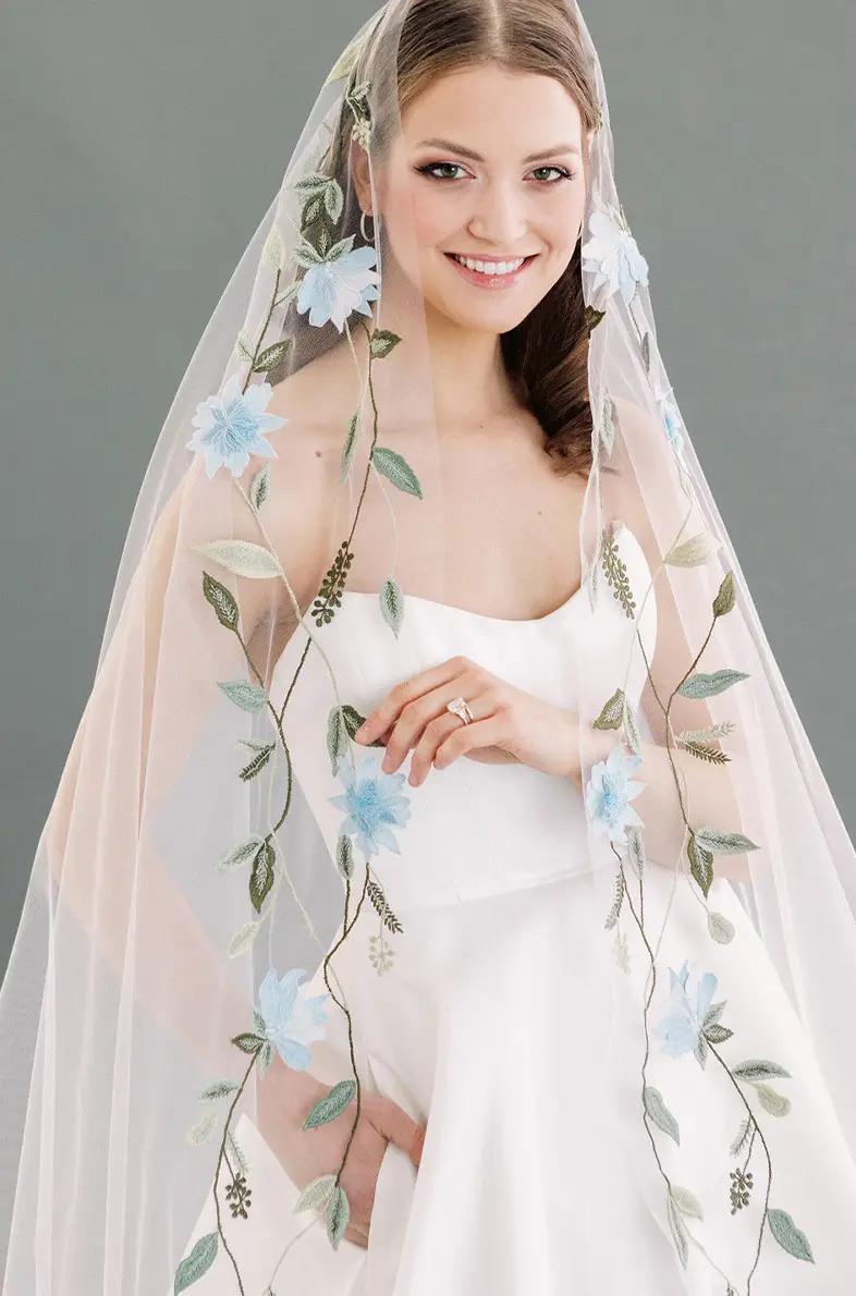 Model wearing a Linen Jolie Veil