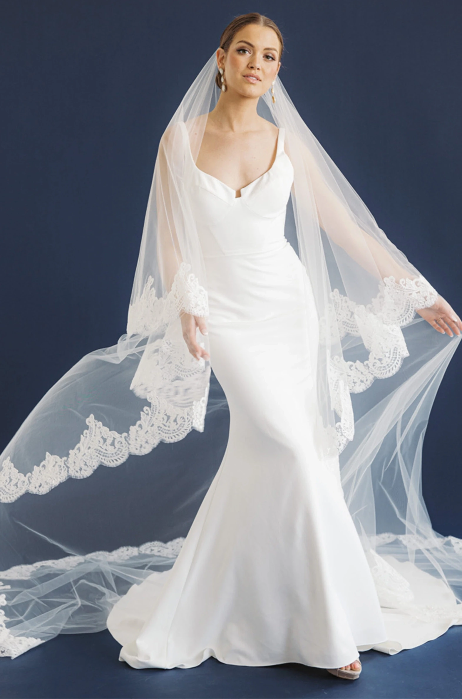 Model wearing a Linen Jolie Veil