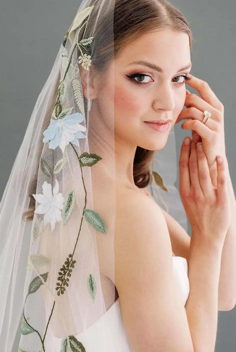 Model wearing a Linen Jolie Veil